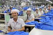 Cung Ứng Lao Động May Mặc: Vượt Qua Thiếu Hụt 50.000 Công Nhân