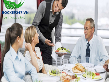 Cách phục vụ bàn cơ bản mà nhân viên nhà hàng cần có