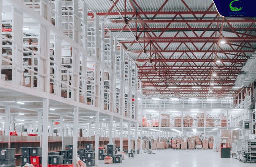 Bên trong một kho trung chuyển