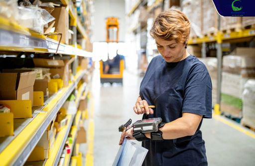 Hàng hóa trong kho trung chuyển được kiểm tra thường xuyên