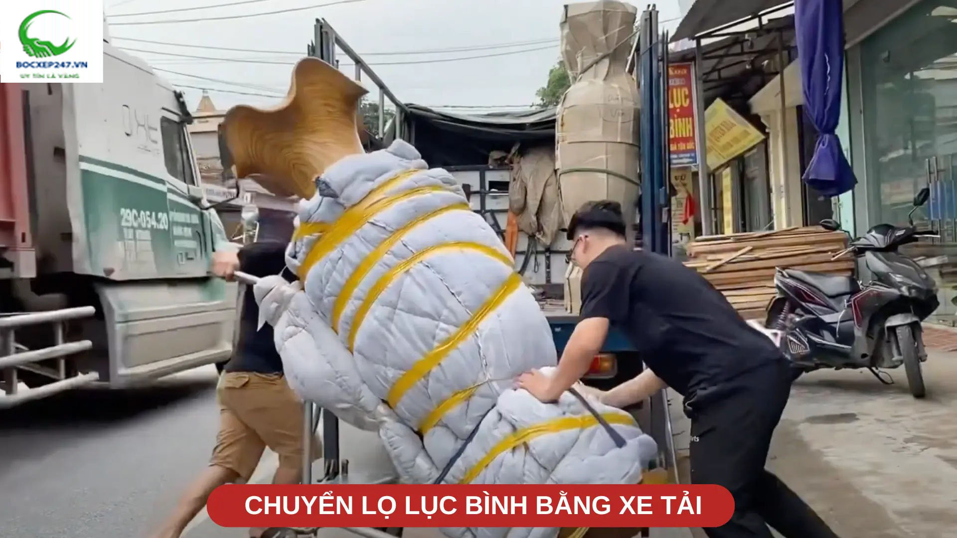 Vận chuyển lọ lục bình bằng xe tải