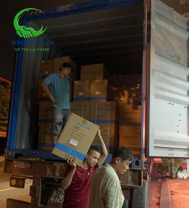 Đội ngũ nhân công bốc vác hàng hóa chuyên nghiệp tại TPHCM